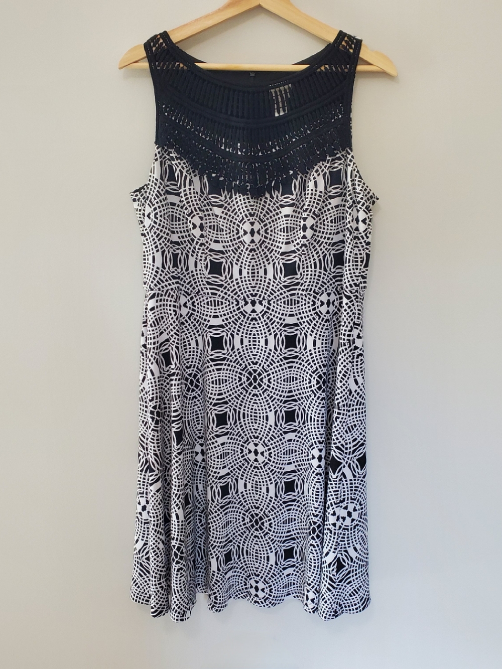 Chico's Women's Sleeveless B&W  Crochet Yoke A-Line Mini Dress Sz M Party EUC